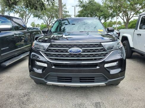 Used 2022 Ford Explorer XLT w/ Equipment Group 202A AWD/4WD image 2