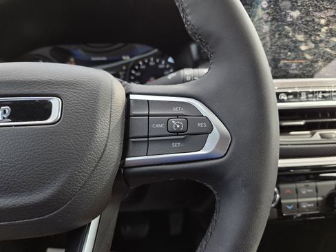 New 2026 Jeep Compass Latitude image 40