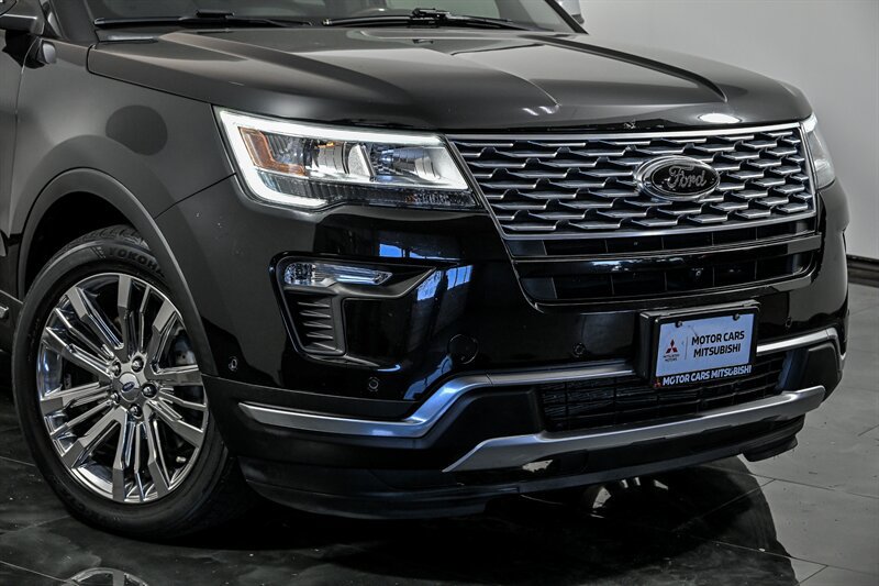 Used 2019 Ford Explorer Platinum AWD/4WD image 2