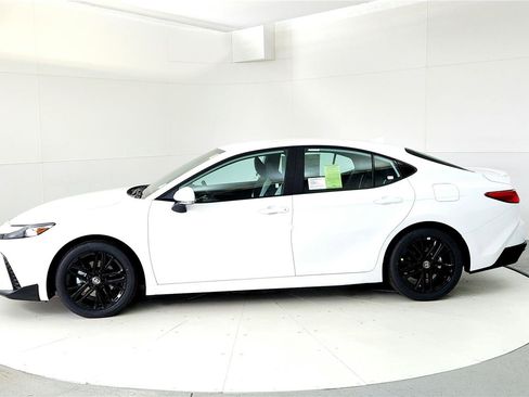New 2026 Toyota Camry SE FWD image 3