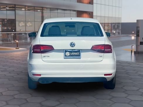 Used 2017 Volkswagen Jetta S image 2