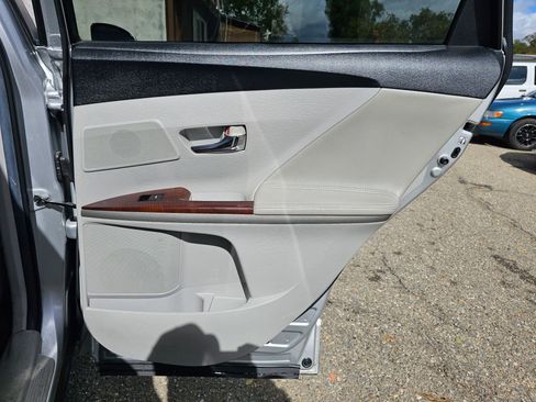 Used 2011 Toyota Venza w/ Premium Pkg #2 image 18
