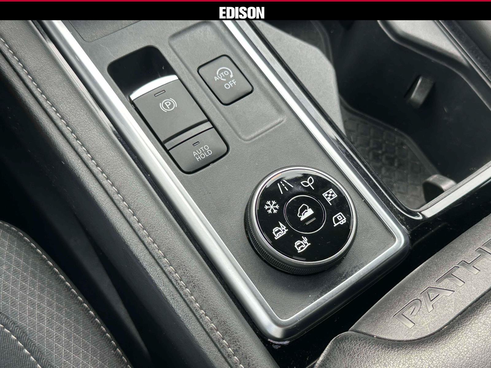 Used 2025 Nissan Pathfinder SV AWD/4WD image 30