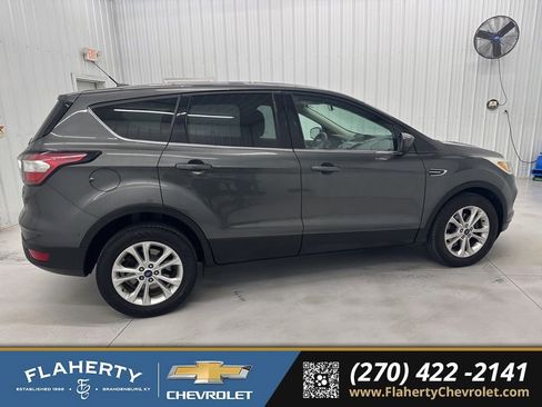 Used 2017 Ford Escape SE image 2