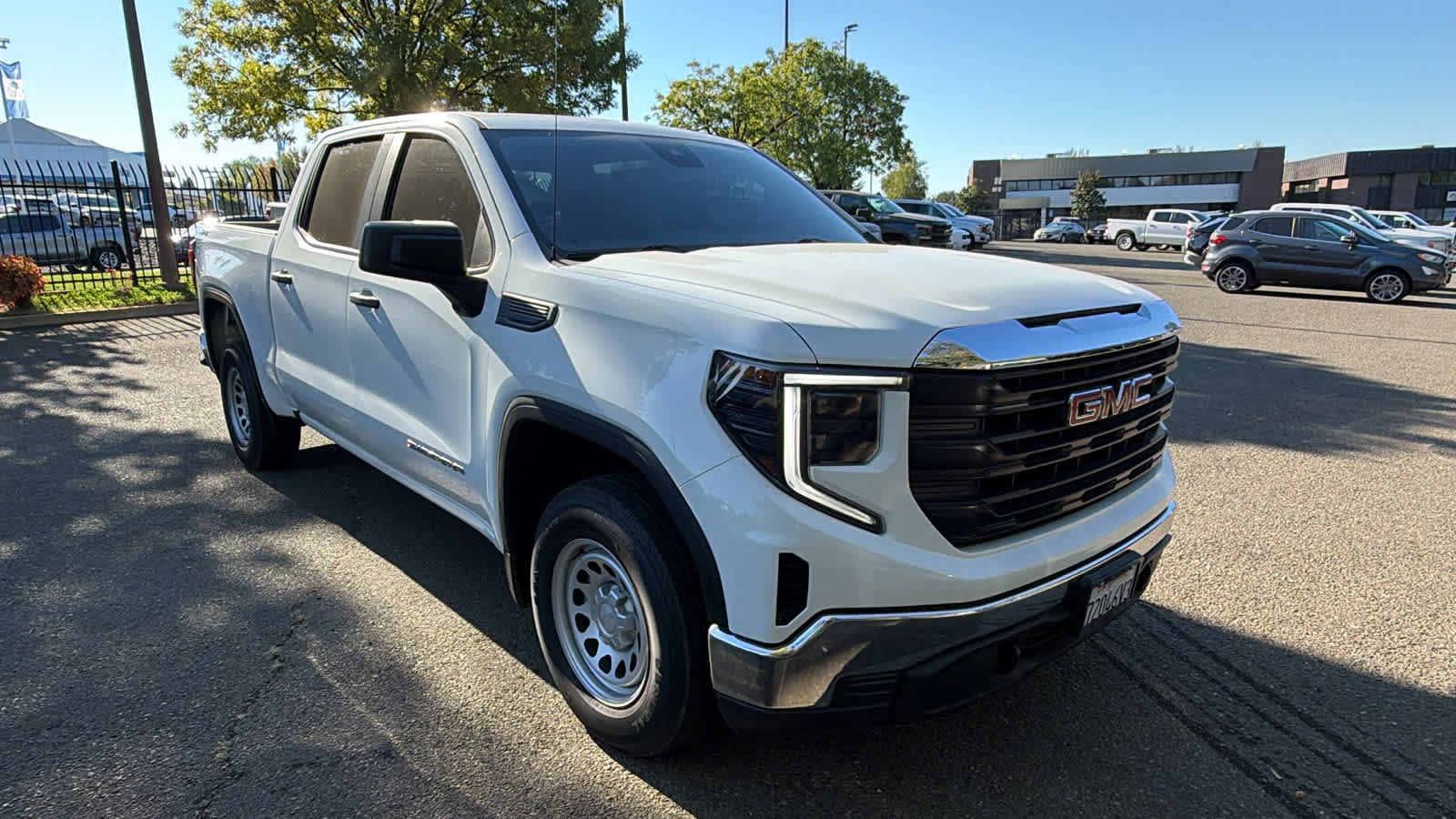 Used 2023 GMC Sierra 1500 Pro AWD/4WD image 3