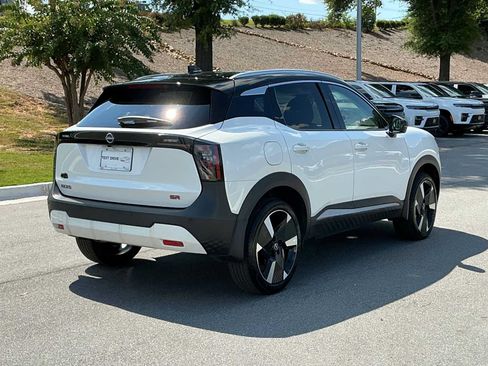 Used 2025 Nissan Kicks SR w/ SR Premium Package FWD image 5