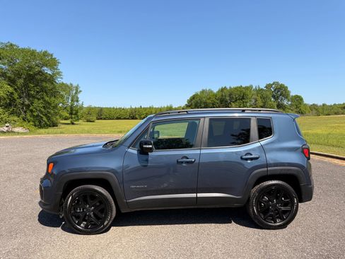 Used 2023 Jeep Renegade Altitude AWD/4WD image 2