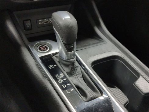 Used 2025 Nissan Sentra SV image 32