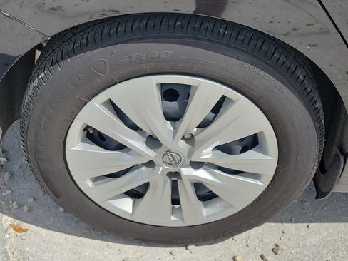 Used 2025 Nissan Sentra S FWD image 9