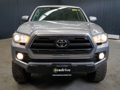 Used 2017 Toyota Tacoma SR5 AWD/4WD image 2