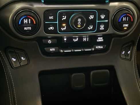 Used 2018 Chevrolet Suburban LT image 19