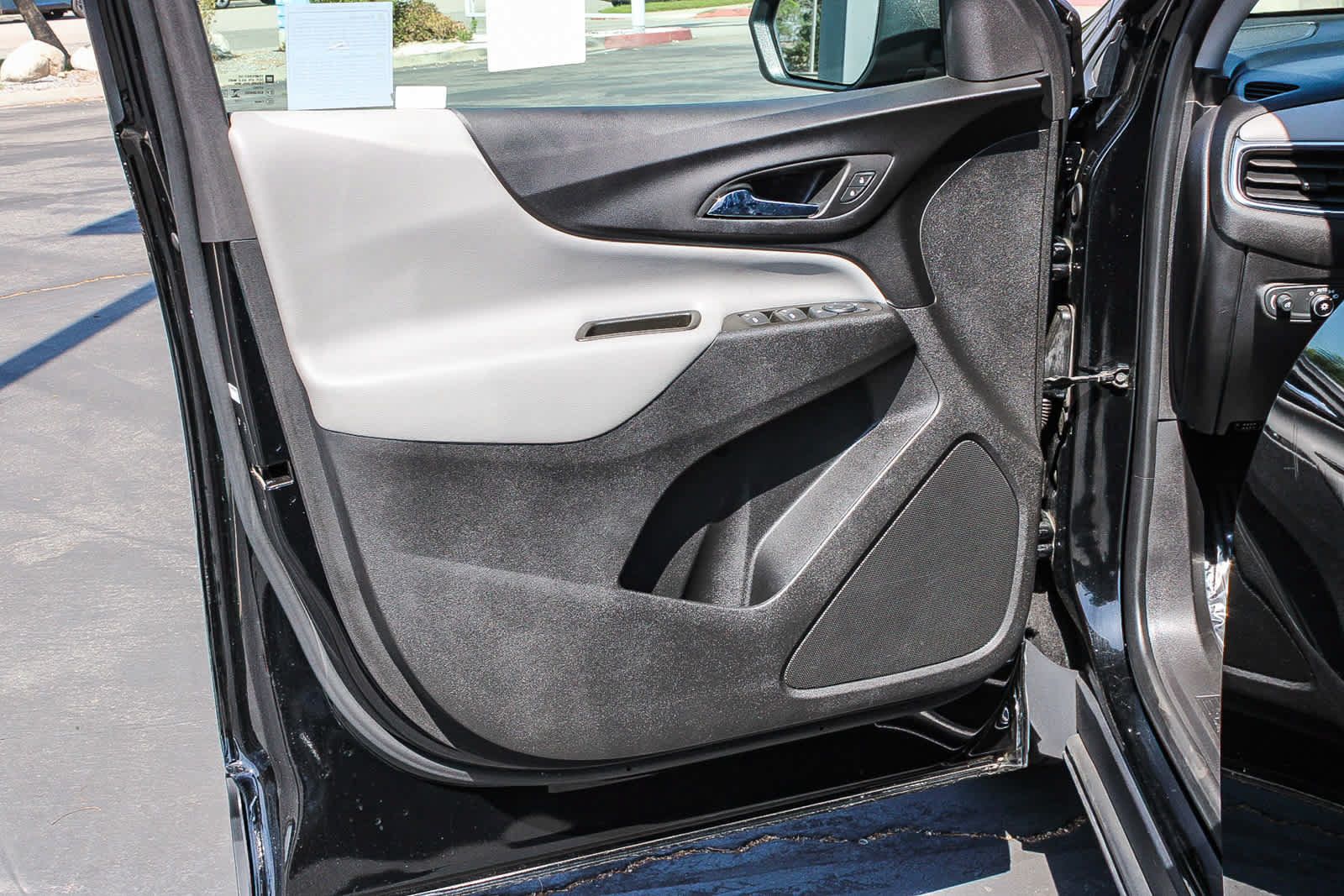 Used 2023 Chevrolet Equinox LS FWD image 21