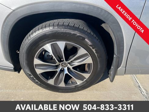Used 2023 Toyota Highlander XLE image 14