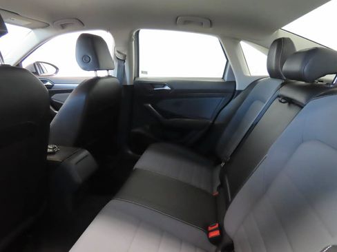Used 2025 Volkswagen Jetta SE FWD image 16