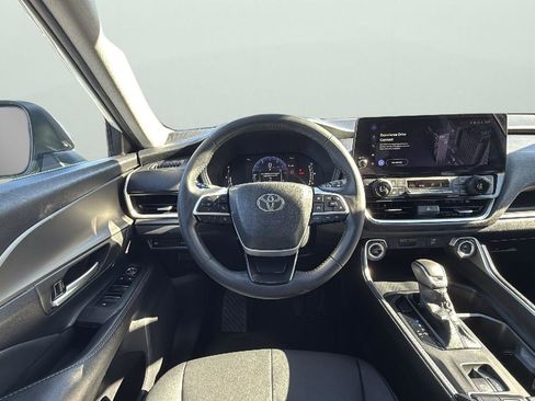 Used 2024 Toyota Grand Highlander XLE image 13