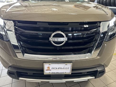 Certified 2024 Nissan Pathfinder Platinum AWD/4WD image 36