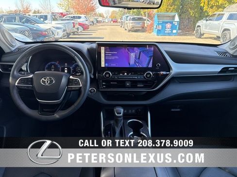 Used 2023 Toyota Highlander Platinum image 15