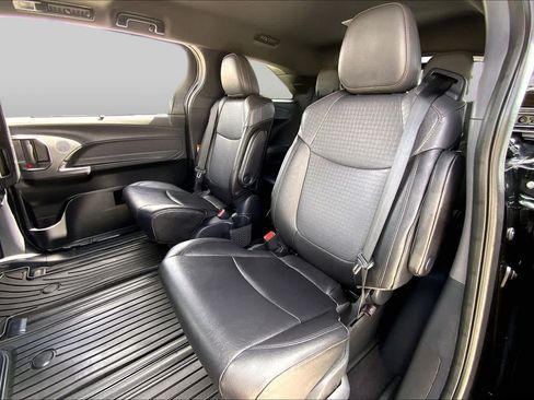 Used 2024 Toyota Sienna XLE Woodland Edition AWD/4WD image 20