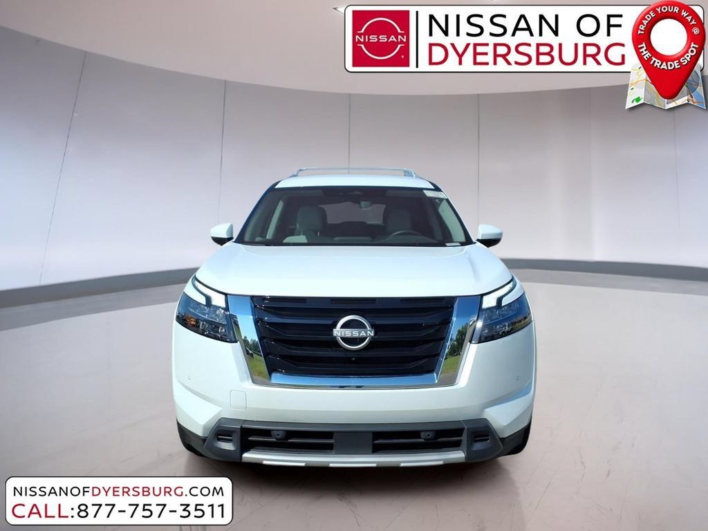 Used 2025 Nissan Pathfinder SL FWD image 8