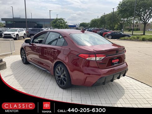Used 2026 Toyota Corolla SE FWD image 2