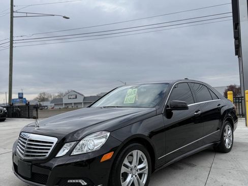 Used 2010 Mercedes-Benz E 350 4MATIC Sedan image 3