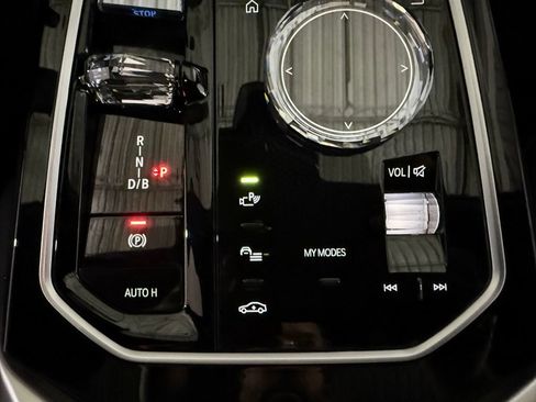 Used 2023 BMW i7 xDrive60 AWD/4WD image 50