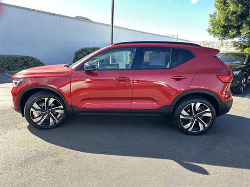 Certified 2024 Volvo XC40 B5 Plus w/ Climate Package image 7