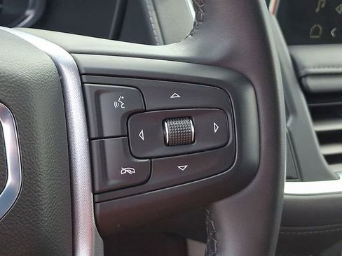 Used 2024 GMC Yukon SLE AWD/4WD image 8