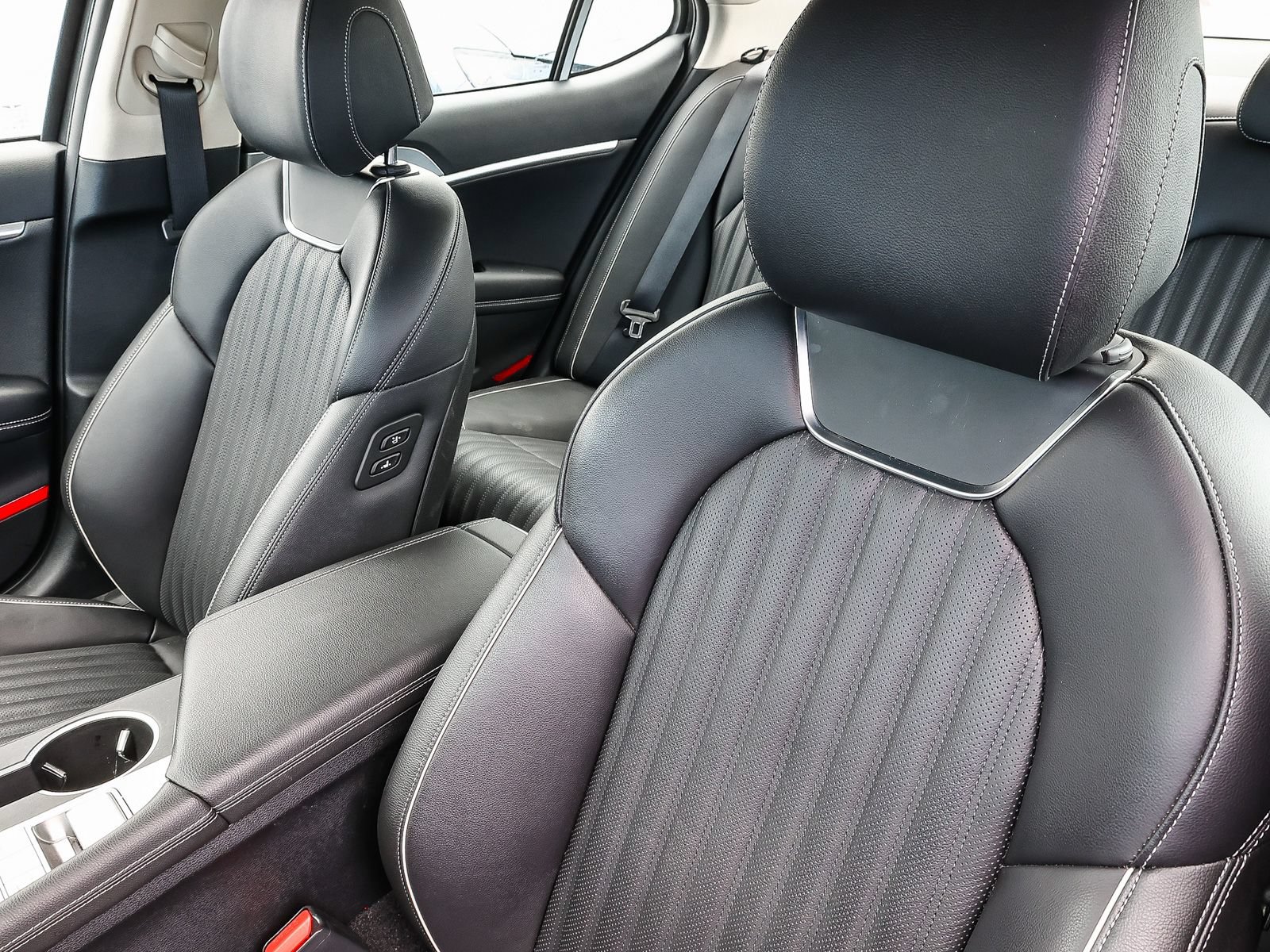 Used 2026 Genesis G70 2.5T Prestige RWD image 29
