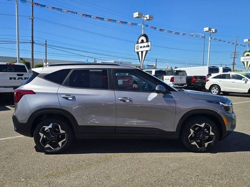 Used 2025 Kia Seltos S FWD image 7