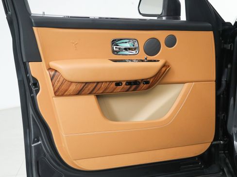 Used 2022 Rolls-Royce Cullinan image 25