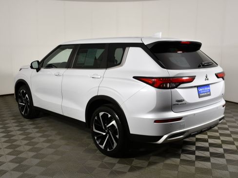 Used 2023 Mitsubishi Outlander SE AWD/4WD image 8