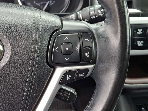 Used 2018 Toyota Highlander XLE AWD/4WD image 24