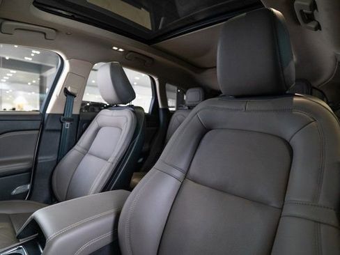 Used 2025 Lincoln Corsair Reserve image 5