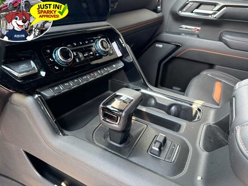 Used 2022 GMC Sierra 1500 AT4 w/ AT4 Premium Package AWD/4WD image 12