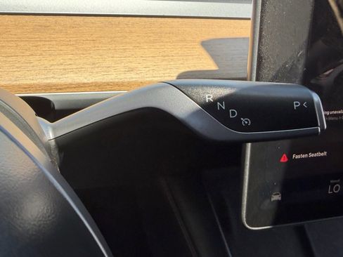 Used 2025 Tesla Model Y Long Range AWD/4WD image 31