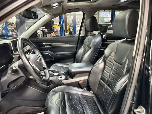 Used 2022 Kia Telluride SX w/ SX Prestige Package AWD/4WD image 12