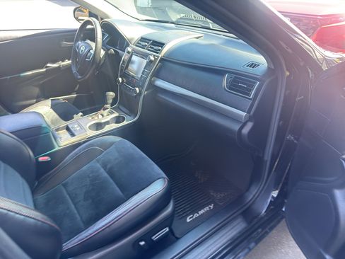 Used 2017 Toyota Camry XSE w/ Moonroof Package FWD image 19