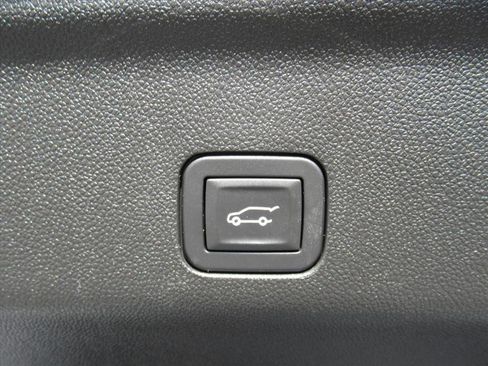 Used 2025 Chevrolet Suburban Premier image 37