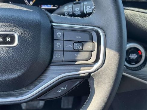 Used 2024 Jeep Wagoneer Series II image 10