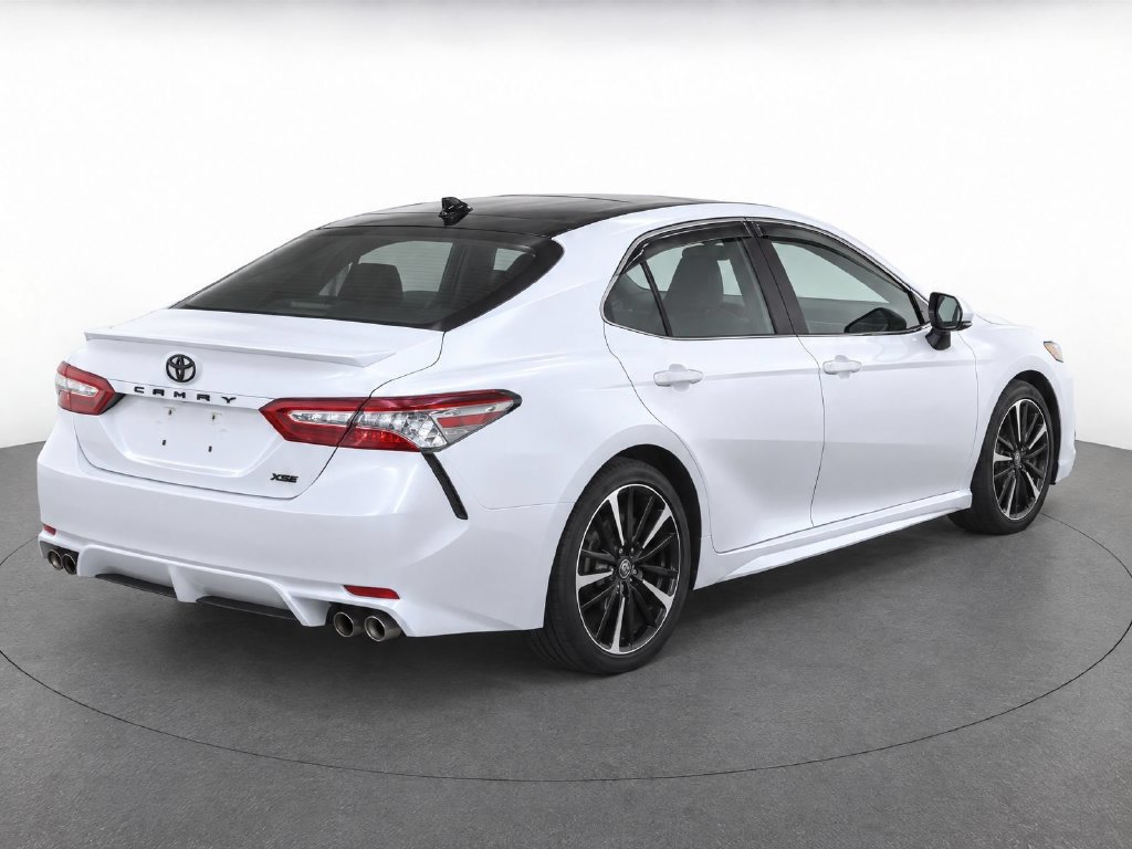Used 2020 Toyota Camry XSE FWD image 3