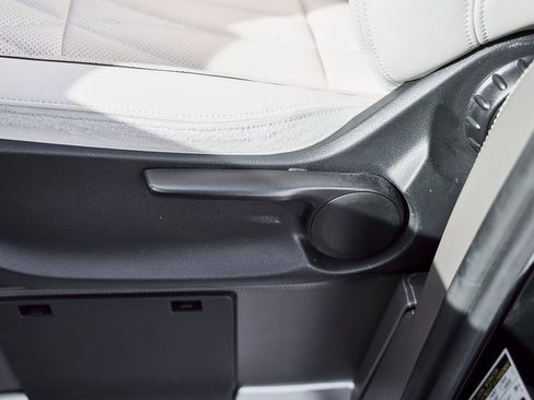 Used 2021 Mercedes-Benz Metris Passenger w/ Premium Safety Package image 42