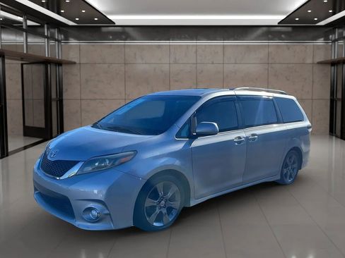 Used 2016 Toyota Sienna SE Premium image 8