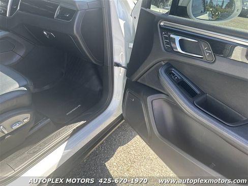 Used 2017 Porsche Macan image 9