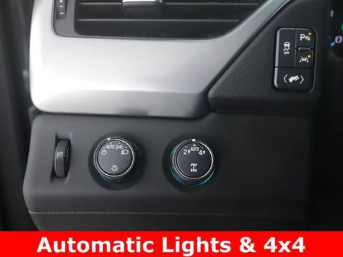 Used 2018 Chevrolet Suburban LT AWD/4WD image 19