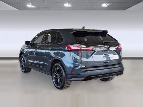 Certified 2022 Ford Edge SE w/ Black Appearance Package image 3