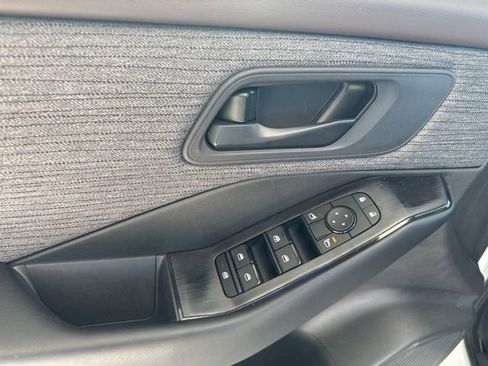 Used 2023 Nissan Rogue S AWD/4WD image 11
