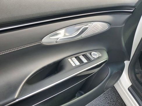 Used 2025 Genesis GV70 2.5T AWD/4WD image 12
