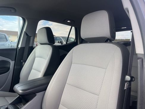 Used 2023 GMC Terrain SLE w/ Driver Convenience Package image 16