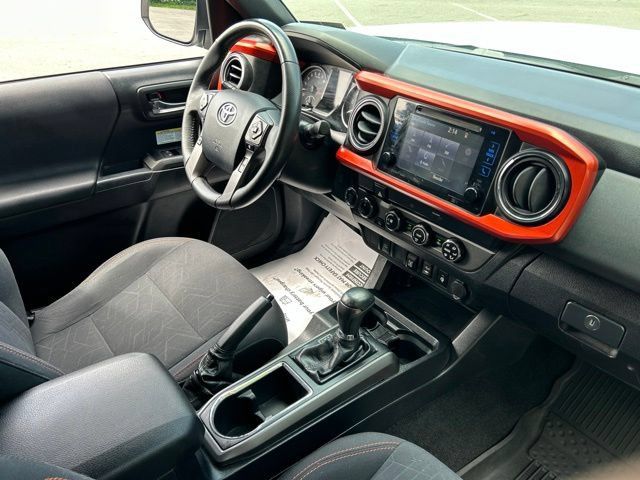 Used 2019 Toyota Tacoma TRD Off-Road AWD/4WD image 39